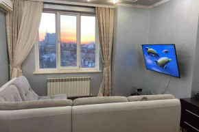Deluxe City Center Apartment by the Park and Sea